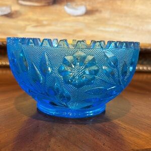 VTG Westmoreland Ice Blue Roselin  Sawtooth Rim Fruit Bowl Candy Dish Signed